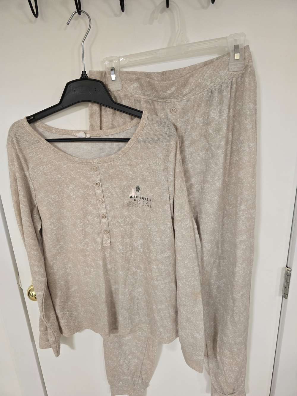Cozy Women's Long-Sleeve Henley Pajama Set in Light Beige
